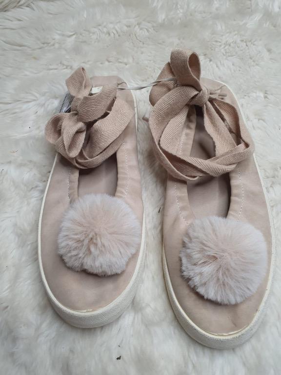 Pom pom hot sale shoes zara