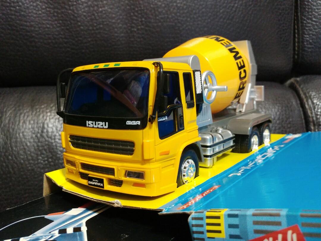 1:32 Isuzu Giga 田螺車模型車, 興趣及遊戲, 玩具& 遊戲類- Carousell