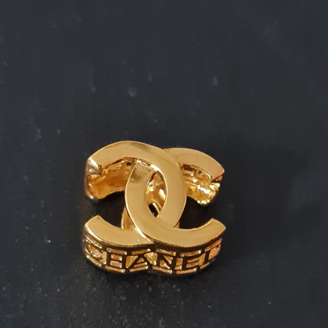 Gold chanel top charm