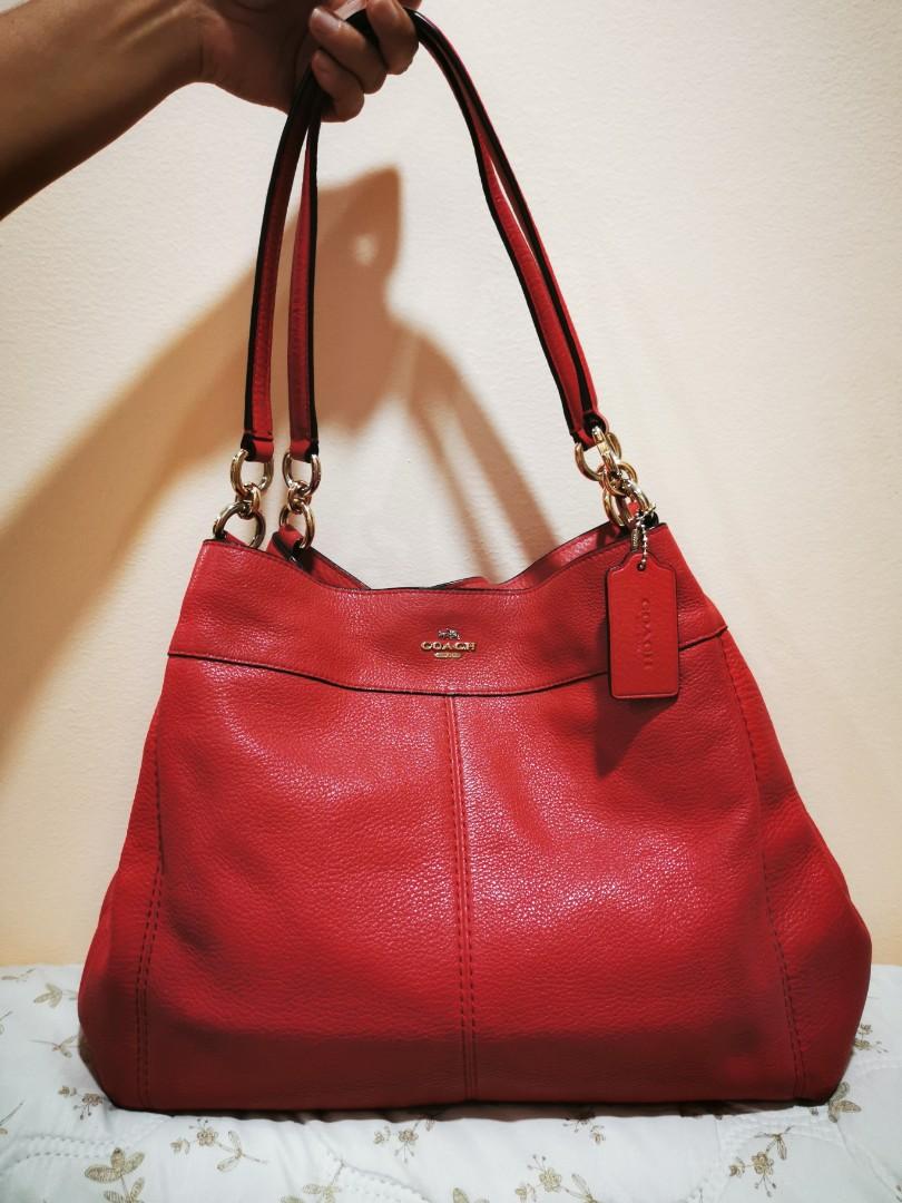 hallie shoulder bolsa in signature canvas red