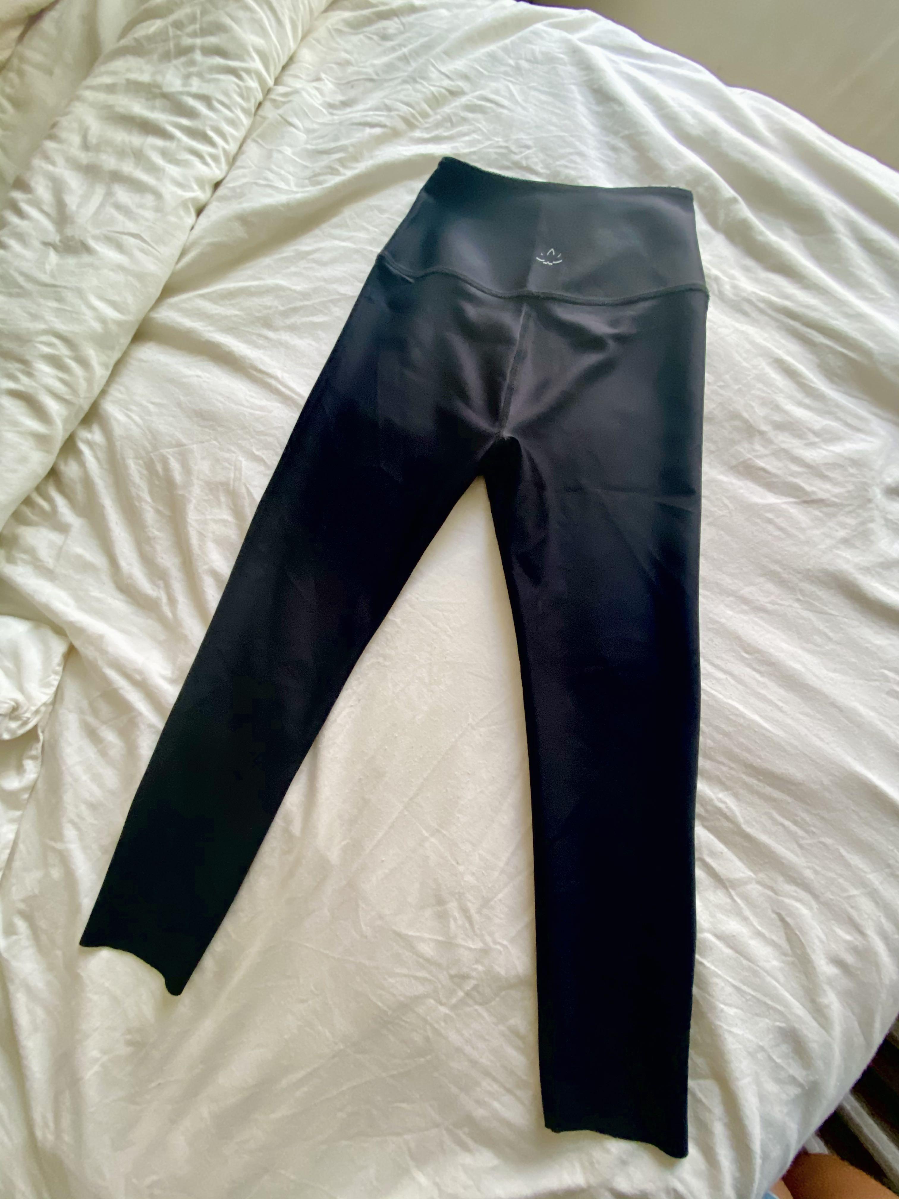 Beyond Yoga lotus reversible leggings (Category: Activewear) located in Taguig. Submitted by george.dinesaw (Listing ID 1083775149, Image 3). Description: Never used just stored because I’m M/L and this is too small for me haha! so it’s still like new Bought at Certified Calm for almost 6k! No more tags Web description: Beyond Yoga Flip It And Reverse It High Waisted Long Legging has a reversible design with a Digital Lotus print on one side, and