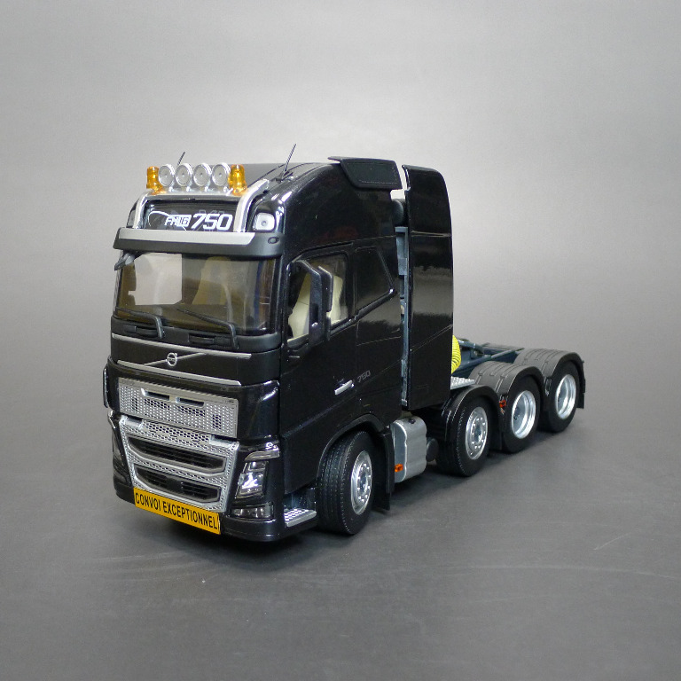 Brand new Marge Models 1:32 Volvo FH16 8x4 prime mover trailer