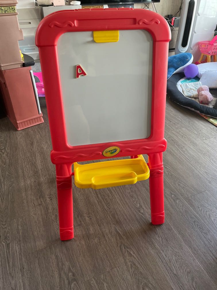 Crayola Easel whiteboard and black chalkboard, Babies & Kids
