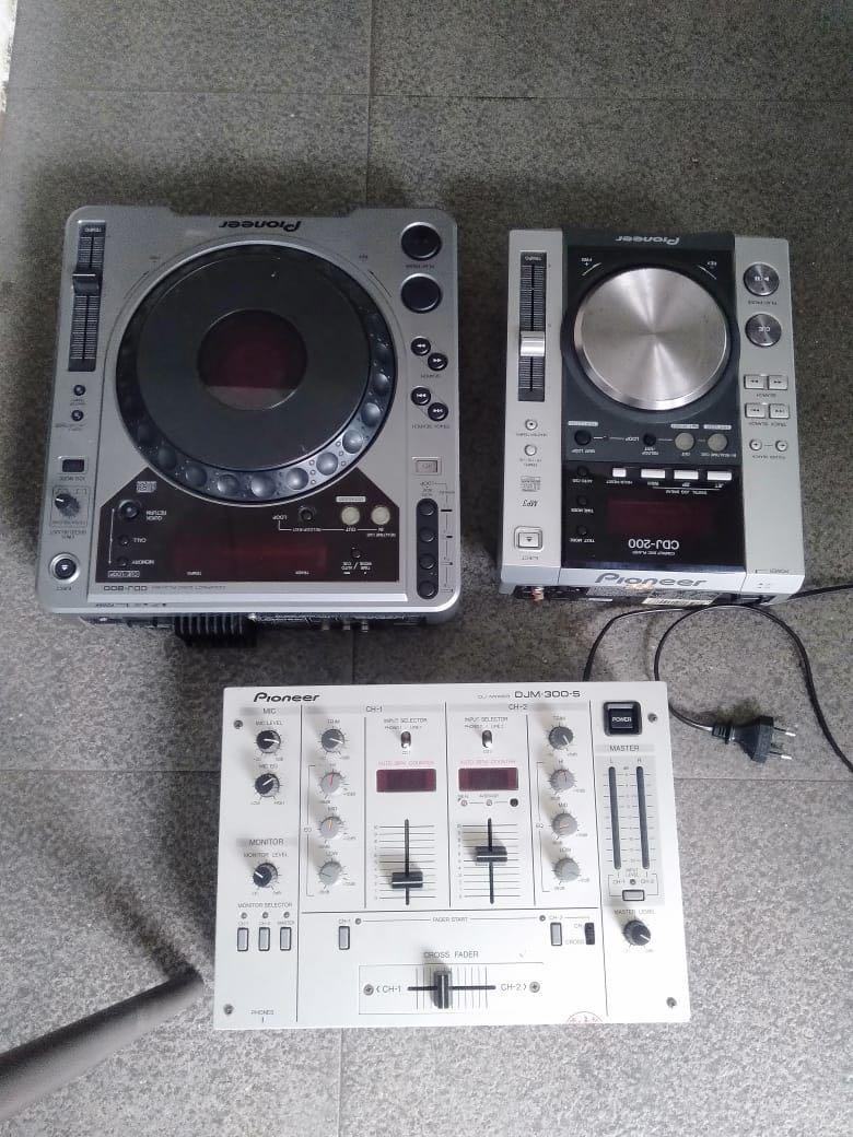 Djual alat dj pioneer type cdj 200 dan djm 300-s, Serba Serbi, Others di  Carousell