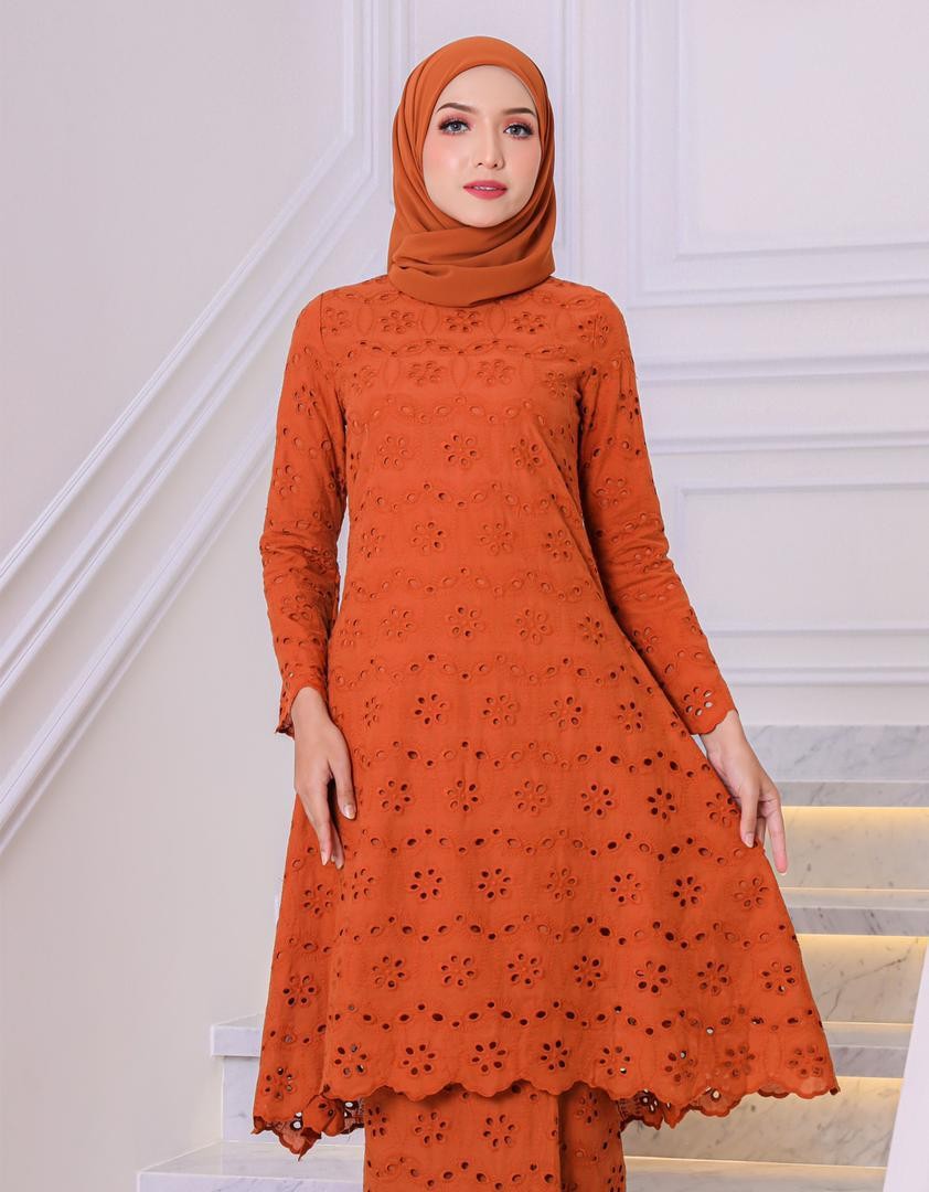 Hijabistahub kurung hinora(burnt orange), Women's Fashion, Dresses & Sets,  Traditional & Ethnic wear on Carousell