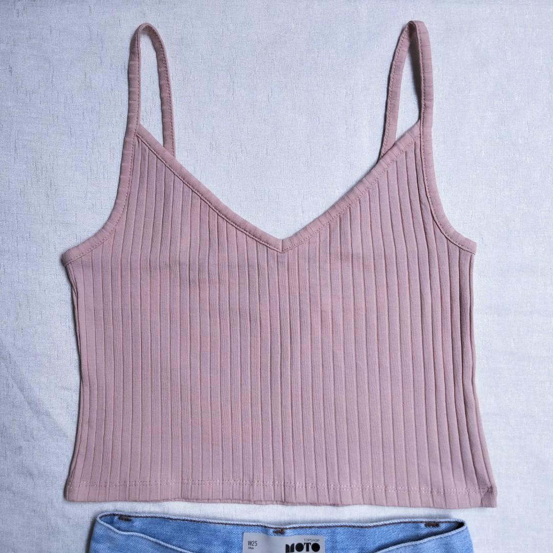 H&M Cami Crop Top (Category: Sleeveless) located in Marikina City. Submitted by happycache (Listing ID 1083803392, Image 1). Description: BNWOT ♡ Available in XS (1) XSmall | 13" width 16" length Model is wearing size small Dm if interested ♡ © H&M.