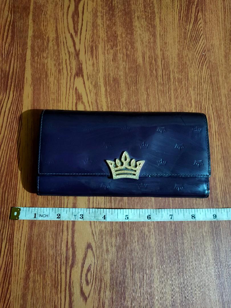 j.estina long wallet (Category: Luxury Bags & Wallets) located in Manila. Submitted by alilongthrift (Listing ID 1083825106, Image 2). Description: FOR SALE ONLY Price + fee J.estina long wallet patent leather ykk zipper Good condition 100%LEGIT USED BUT NOT TOTALLY ABUSED DELIVERY THRU MR.SPEEDY AROUND METRO MANILA PAG SHIPPED NAMAN PO THRU J&T EXPRESS SHOULDER NIYO PO YUNG DELIVERY FEE OR SHIPPING FEE.