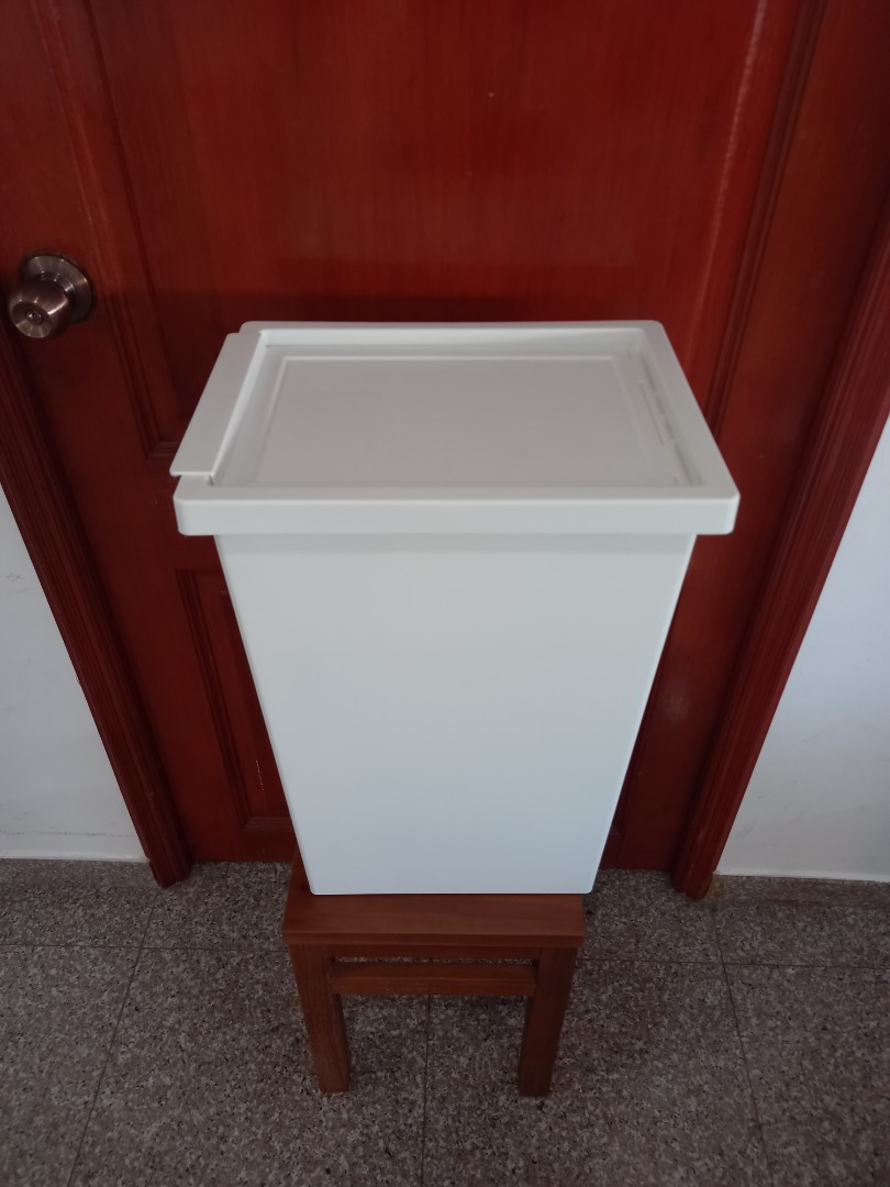 FREE Large laundry bin/toy storage, Furniture & Home Living, Cleaning & Homecare Supplies, Waste