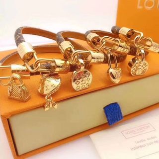 (Category: ) located in . Submitted by suesbracelet (Listing ID 1083798525, Image 1). Description: .
