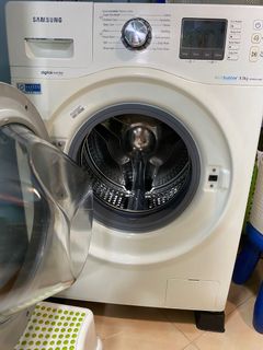 (Category: ) located in . Submitted by clle123 (Listing ID 1083808697, Image 1). Description: .