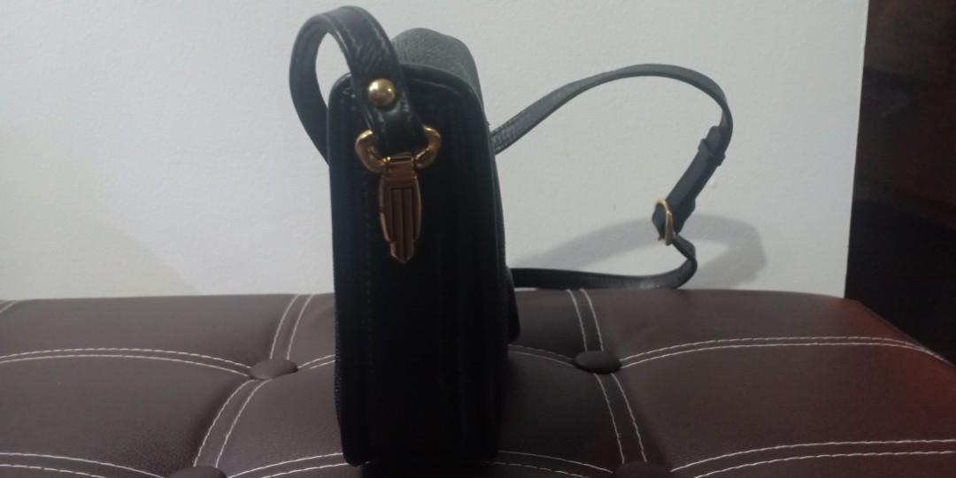Stingray sling bag (Category: Luxury Bags & Wallets) located in Quezon City. Submitted by MsMars (Listing ID 1083836506, Image 3). Description: Stingray Sling bag Rank A #stingray #shoulderbag #black #luckybag.