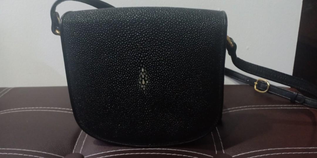 Stingray sling bag (Category: Luxury Bags & Wallets) located in Quezon City. Submitted by MsMars (Listing ID 1083836506, Image 2). Description: Stingray Sling bag Rank A #stingray #shoulderbag #black #luckybag.