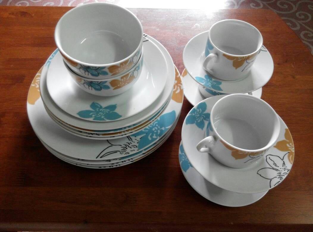 Tea set (Category: Coffee & Tea Tableware) located in Kuala Lumpur. Submitted by raymen9 (Listing ID 1083744702, Image 2). Description: Two different types Nespray collection with animals -rm 80 Unbranded set with flowers - rm 40 Selling by set.