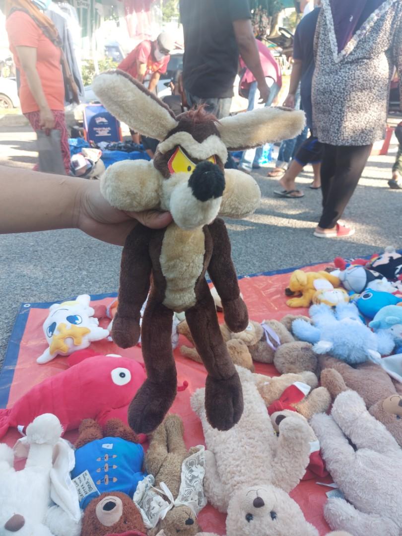 Wile e coyote plush deals toy