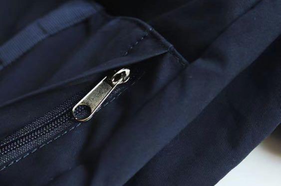 Backpack （分類：手袋及銀包）位於 Hong Kong。 由 bessbessbess2772 提交（商品編號 1084014800，圖片 3）。簡介： 🏳️‍🌈顏色：黑/藍/綠/黃 📏尺寸：36*26*15cm 📏重量：450g 📏材質：水洗軟棉🐑 🈵截單日：30 Apr 📦到貨日：5月中 售價：$185 / 個。
