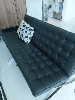 Barcelona 3-seater sofa
From Hipvan
Original price S$1,699