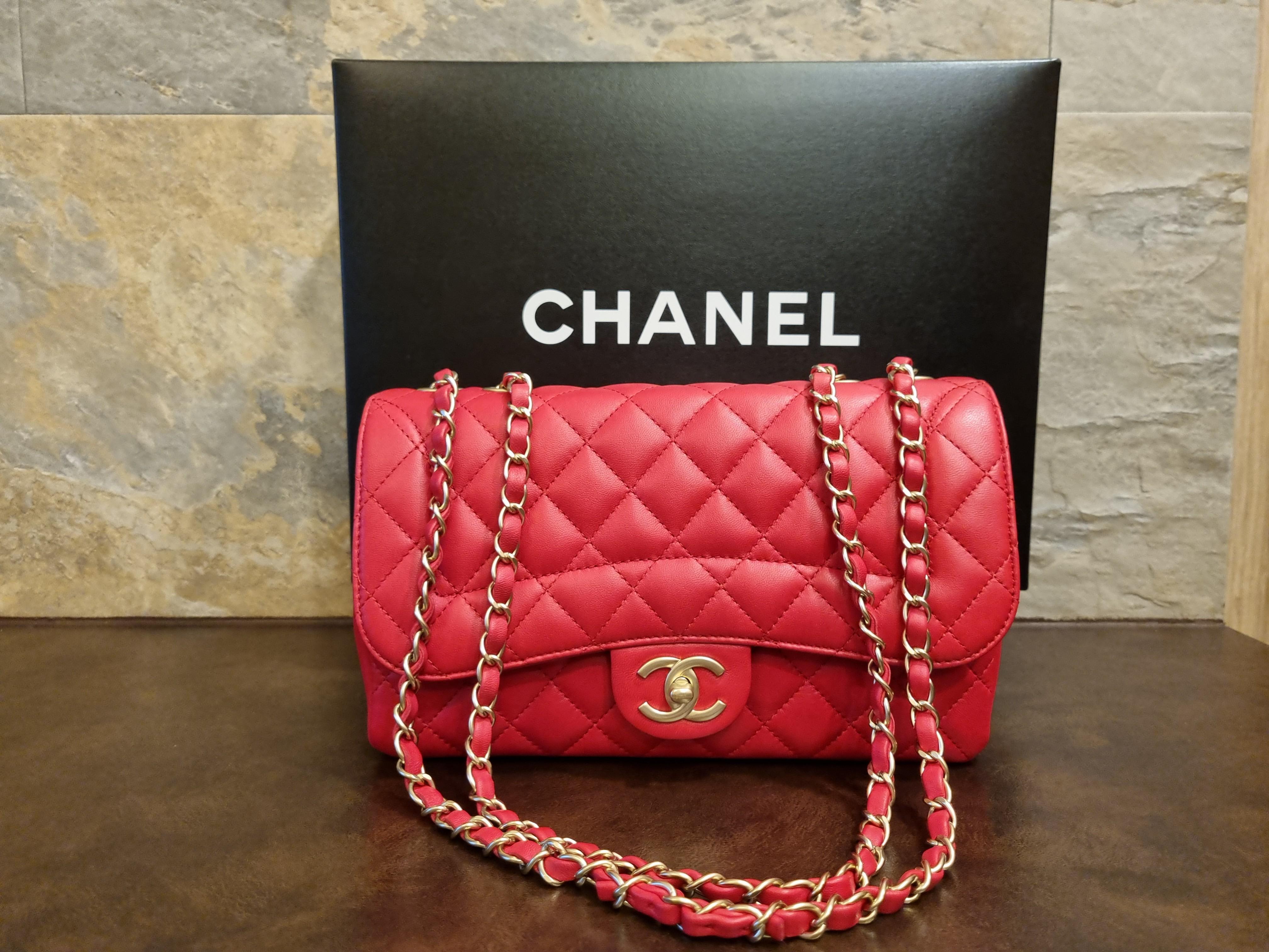 👑Authentic Chanel Mademoiselle Chic Flap Red colour Lambskin