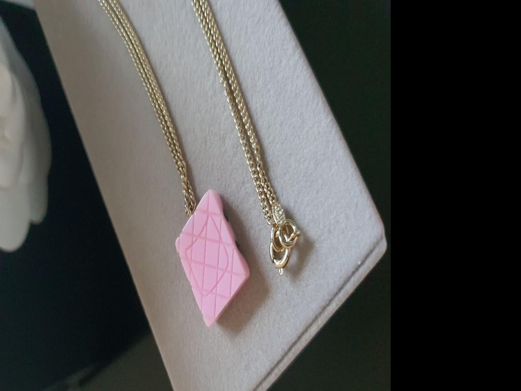 Chanel pendant hot sale for shirt