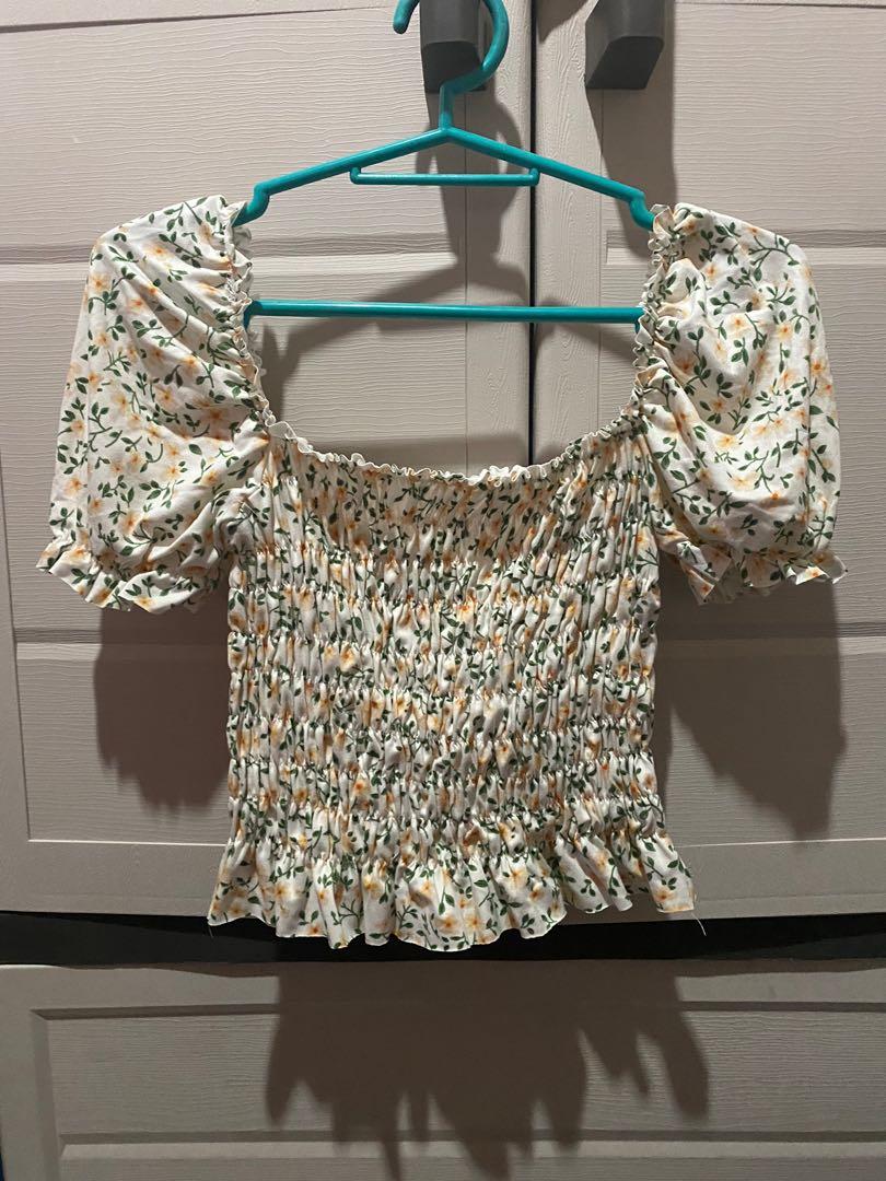 Crop Top Floral Print (Category: Blouses) located in San Fernando. Submitted by nyl001 (Listing ID 1072886243, Image 3). Description: Fits to XS up to Medium Frame High Quality Perfect Fit Available in White, Black and Pink.