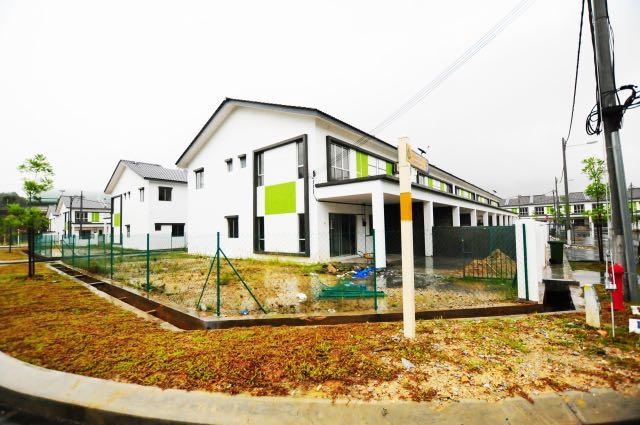 Freehold Double Storey Terrace House Sari Alamanda, Sungai Choh