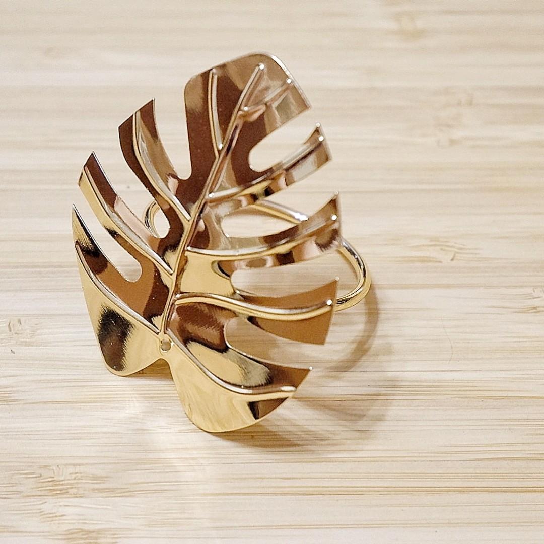 Gold leaf napkin ring (Category: Cookware & Accessories) located in Muntinlupa City. Submitted by 7tablespoons (Listing ID 1084022493, Image 1). Description: 12pcs availablr 120 per pc.