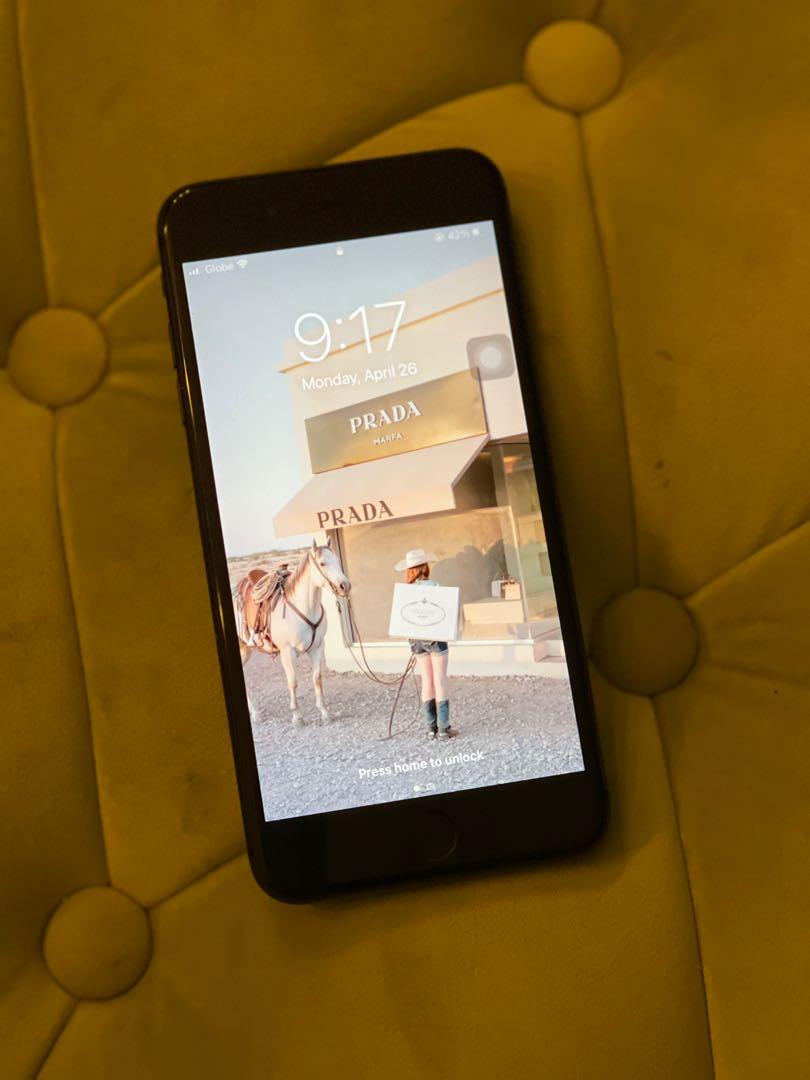 Iphone 8plus 256gb (Category: iPhone 8 Series) located in Makati City. Submitted by arjayv (Listing ID 1084026660, Image 1). Description: In very good condition. No issues. Complete with box. Battery health - 83%.