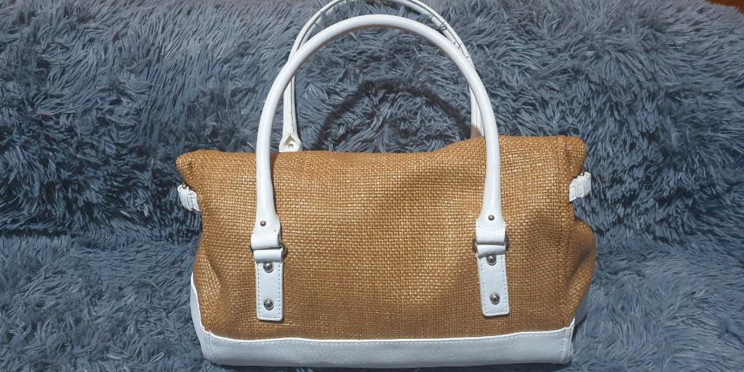 Ks (Category: Luxury Bags & Wallets) located in Manila. Submitted by greatcatch080 (Listing ID 1084032807, Image 3). Description: .