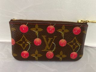 (Category: ) located in . Submitted by luxlabels (Listing ID 1083945640, Image 1). Description: .