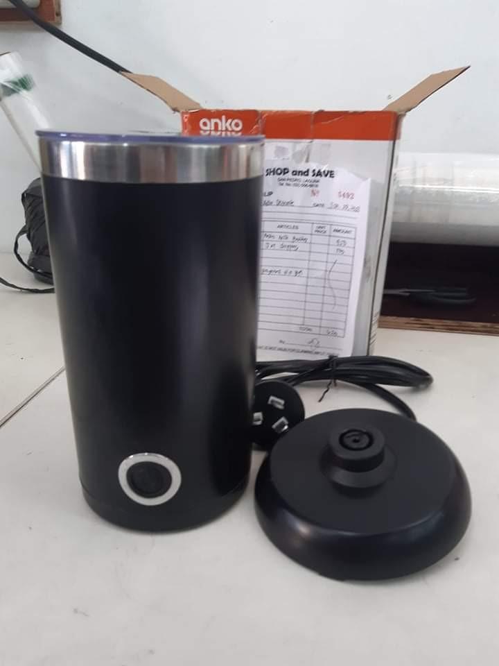 NESPRESSO ESSENZA MINI with frother and 1 box starbucks pods, TV & Home