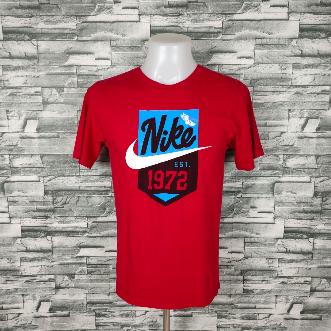 Nike EST 1972 Big Logo Red Shirt Men s Fashion Tops Sets
