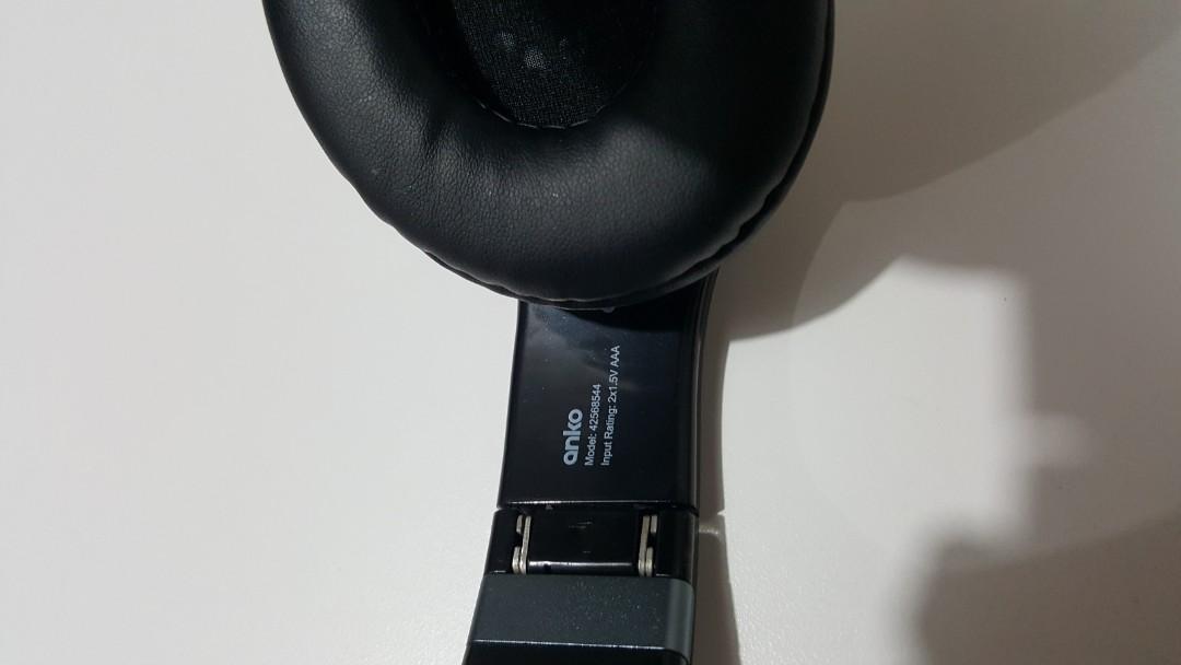 Original Anko Headset (Category: Headphones & Headsets) located in Las Pinas. Submitted by warrior.warrior (Listing ID 1084044240, Image 2). Description: Australian brand. Slightly Used but good as new. Used with 2AAA battery (battery is not included) Inclusion: audio adapter Issue: Di Gumagana ang Volume adjustment na nasa right side so sa phone mag-aadjust. FIX price..