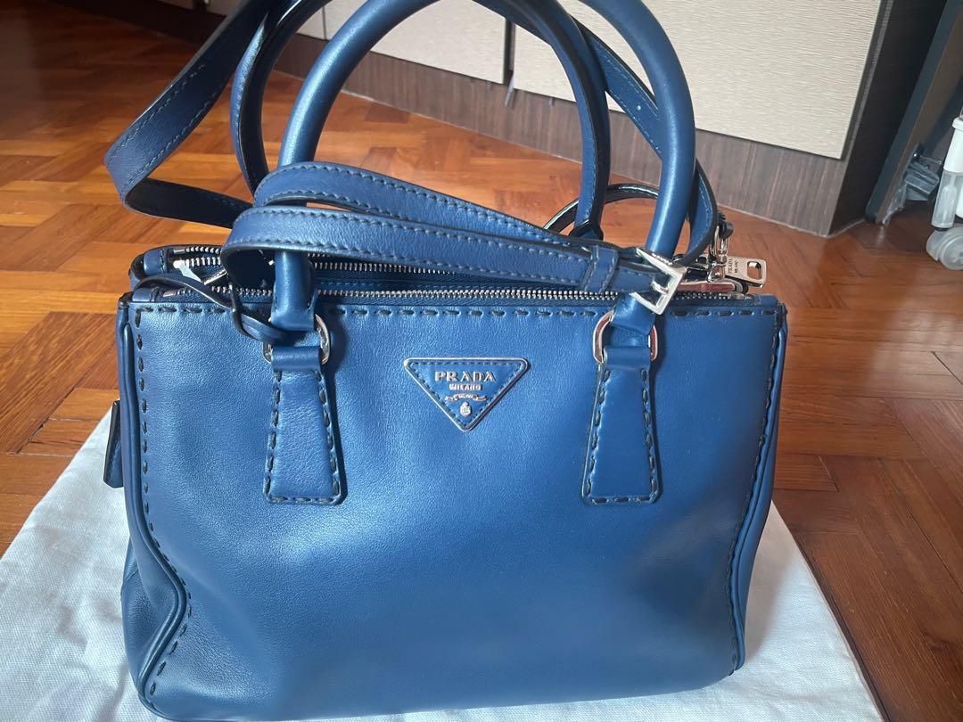 Prada (Category: Tote Bags) located in Singapore. Submitted by yentylim (Listing ID 1083945461, Image 3). Description: Good condition use 3 time only Original .
