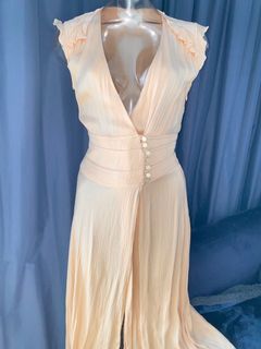 （分類：）位於 。 由 annas_wardrobe 提交（商品編號 1083943858，圖片 1）。簡介： 。