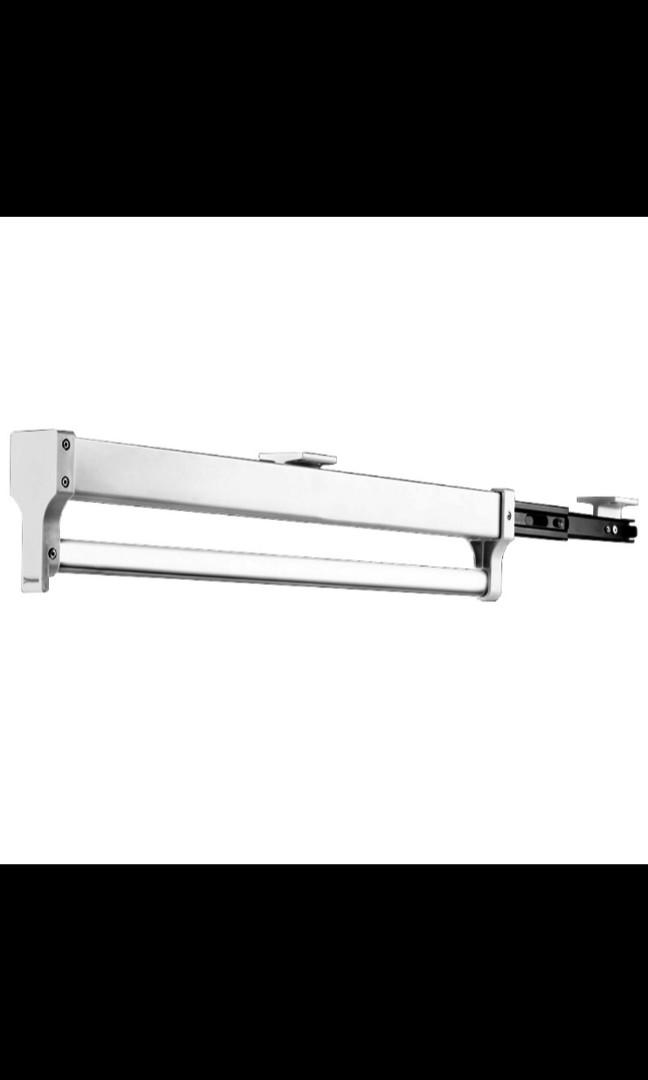 Pull out trouser hanger (Category: Other Home Furniture) located in Singapore. Submitted by thelounge (Listing ID 1083901708, Image 2). Description: 2x 59.2cm.
