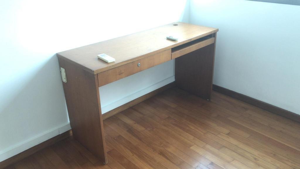 2nd hand outlet study table
