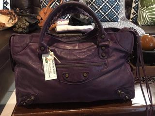 (Category: ) located in . Submitted by thebag_stop (Listing ID 1084008532, Image 1). Description: .