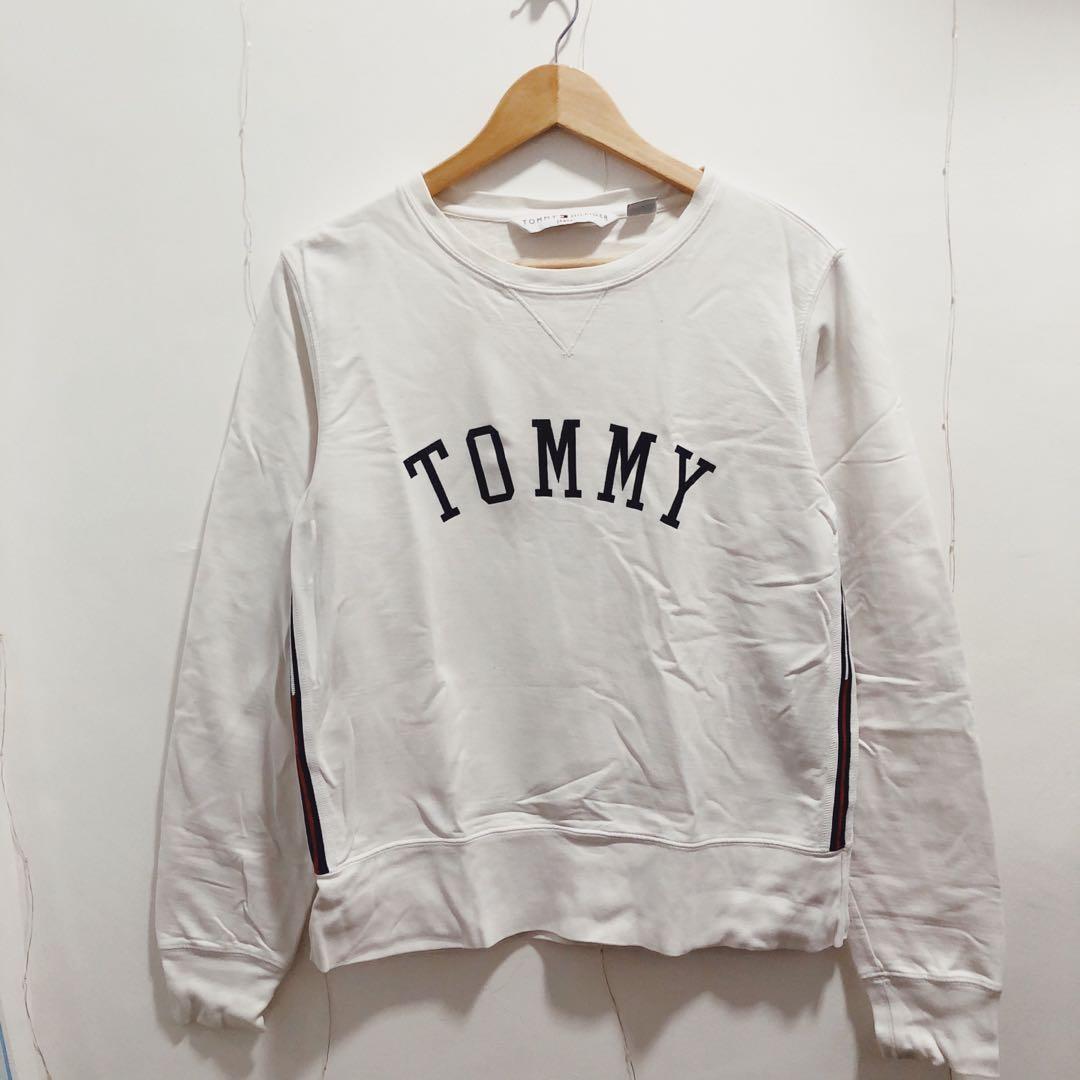 Tommy Hilfiger sweatshirt (Peru) (Category: Coats, Jackets and Outerwear) located in Binan City. Submitted by puhon (Listing ID 1083996581, Image 1). Description: Bust: 37” Length: 24.5” Issue: MOP: GCash, Maya, BPI, or Shopee checkout .