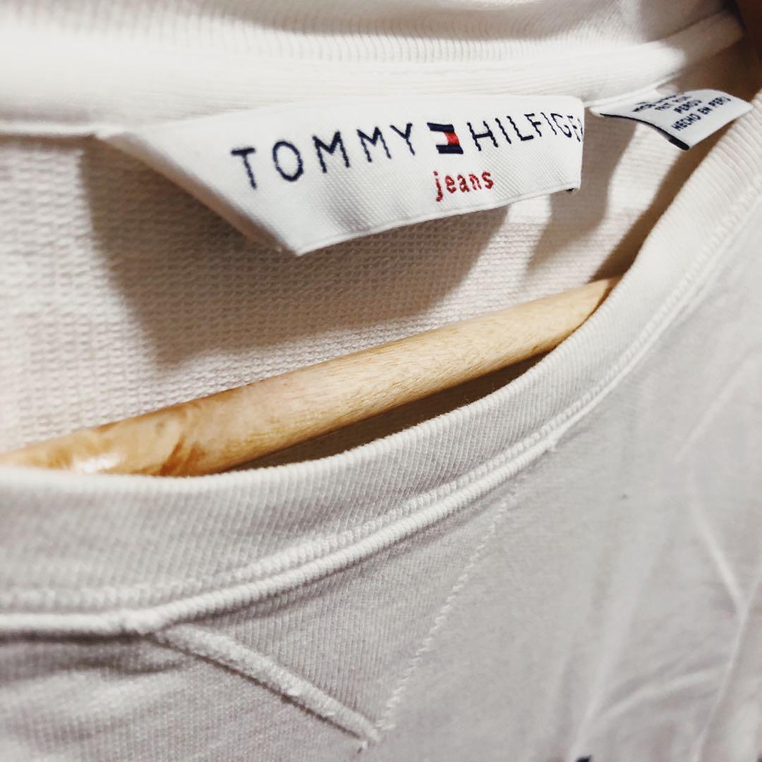Tommy Hilfiger sweatshirt (Peru) (Category: Coats, Jackets and Outerwear) located in Binan City. Submitted by puhon (Listing ID 1083996581, Image 2). Description: Bust: 37” Length: 24.5” Issue: MOP: GCash, Maya, BPI, or Shopee checkout .