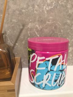 (Category: ) located in . Submitted by scentaddict (Listing ID 1083799978, Image 1). Description: .