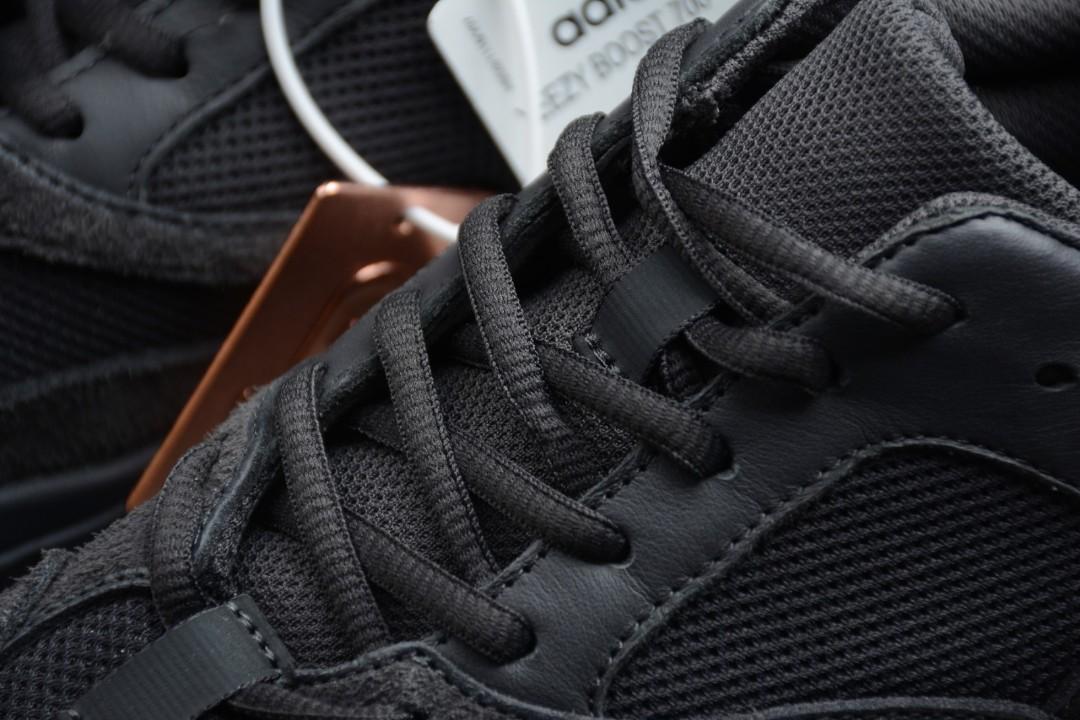 Adidas yeezy 700 utility black store
