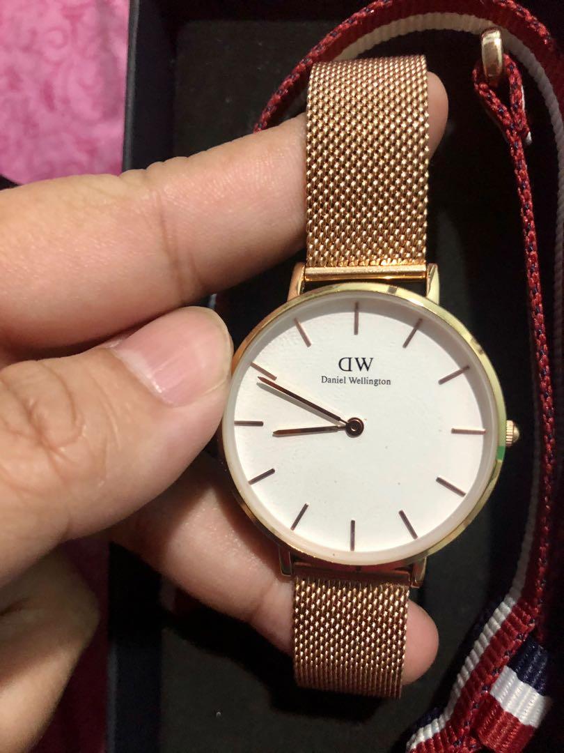 presentatie Aan de overkant klap Authentic Melrose Petite Daniel Wellington Watch 32mm with Free Nato Strap,  Women's Fashion, Watches & Accessories, Watches on Carousell
