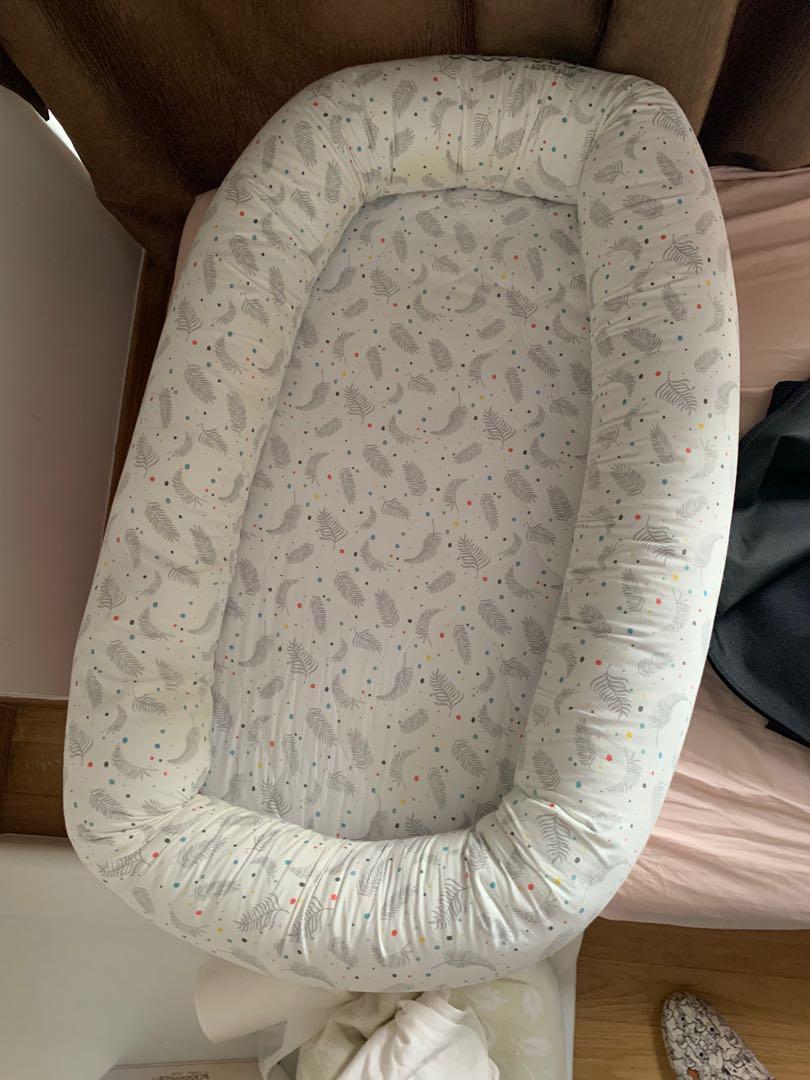 Babyhood lounger/ portable crib, Babies & Kids, Baby Nursery & Kids