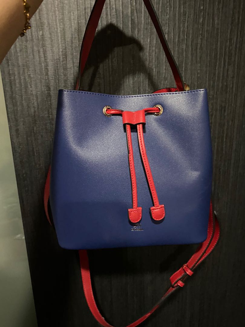 Lyn deals bucket bag