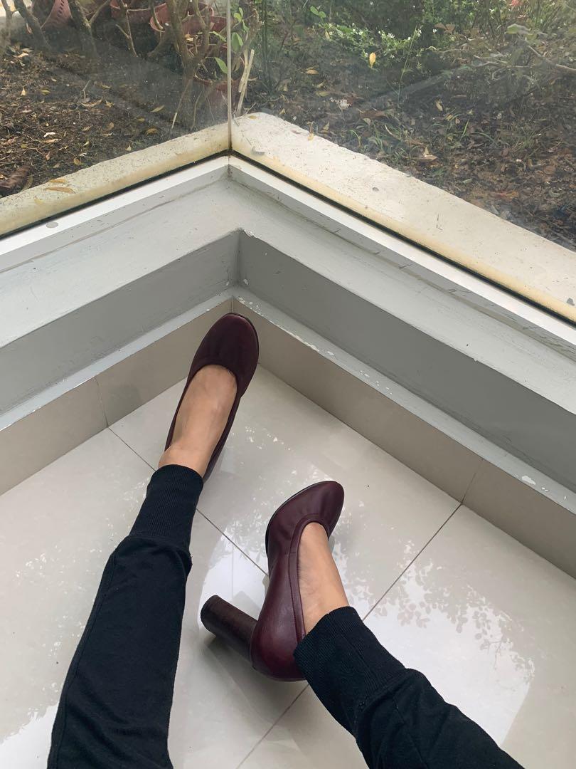 Clarks burgundy deals heels