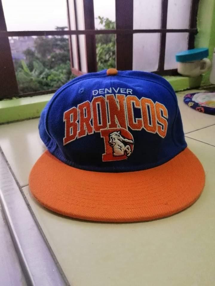 Denver broncos Mitchell & ness snapback, Men's Fashion, Watches