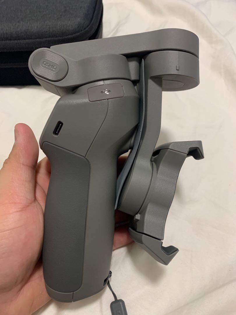 DJI Osmo Mobile 3 Combo (Category: Gimbals & Stabilizers ) located in Quezon City. Submitted by markg08 (Listing ID 1084205690, Image 2). Description: Contents: 1 DJI Osmo Mobile 3 gimbal 1 Hard case 1 Soft case 1 small tripod 1 charging cable Used once only. Good as new..