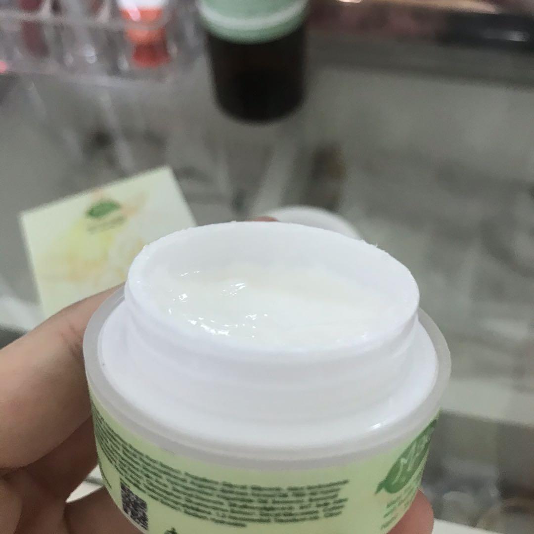 Fresh Glowy Skin Day Night Cream Mako By Seris Bpom Kesehatan Kecantikan Kulit Sabun Tubuh Di Carousell