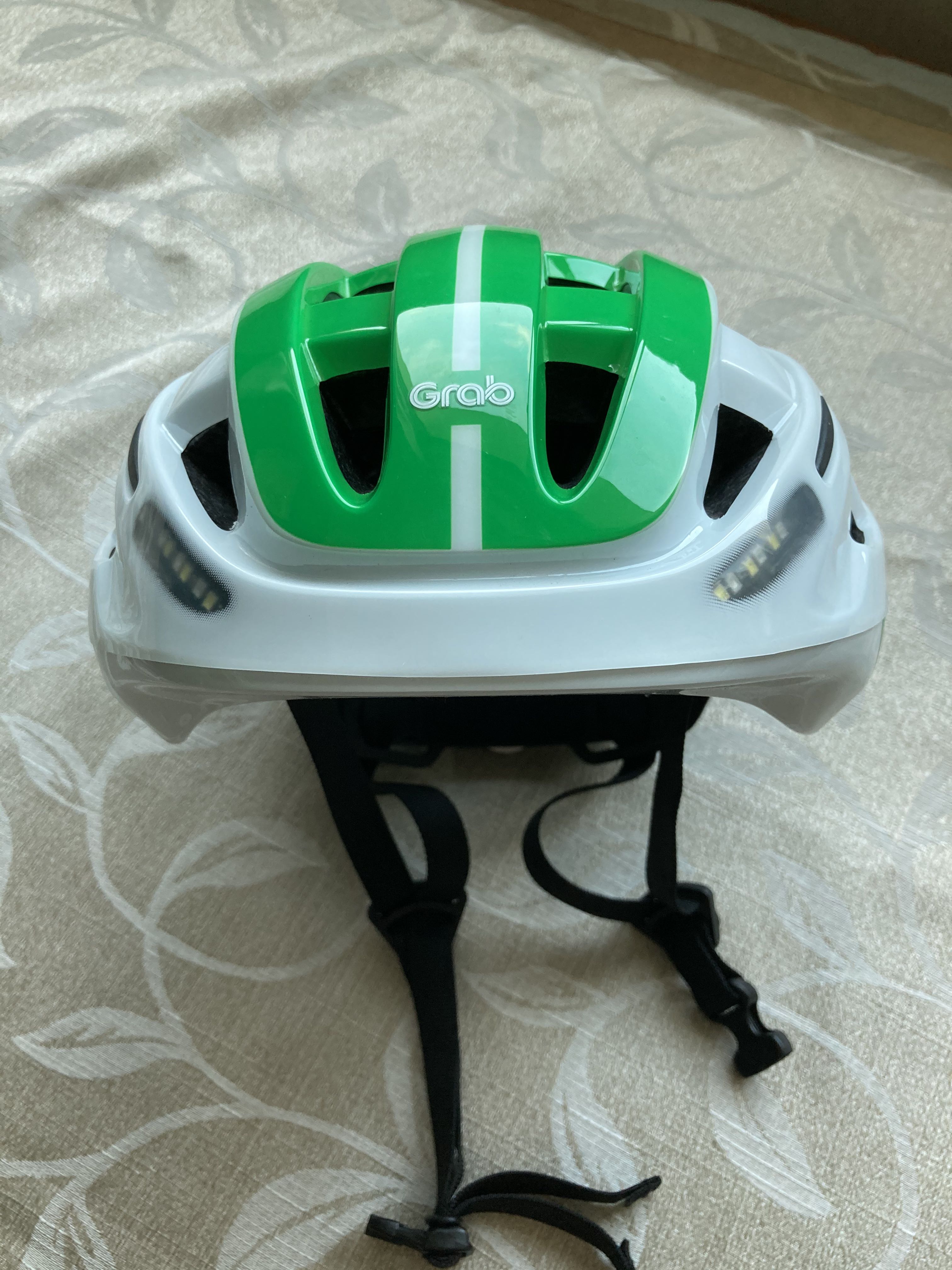 Grab LUMOS Bicycle helmet
