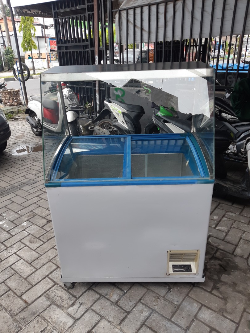 Kulkas Freezer Box Chest Uchida 200l Tu Kaca Cocok Untuk Ice Cream Kitchen Appliances Di Carousell
