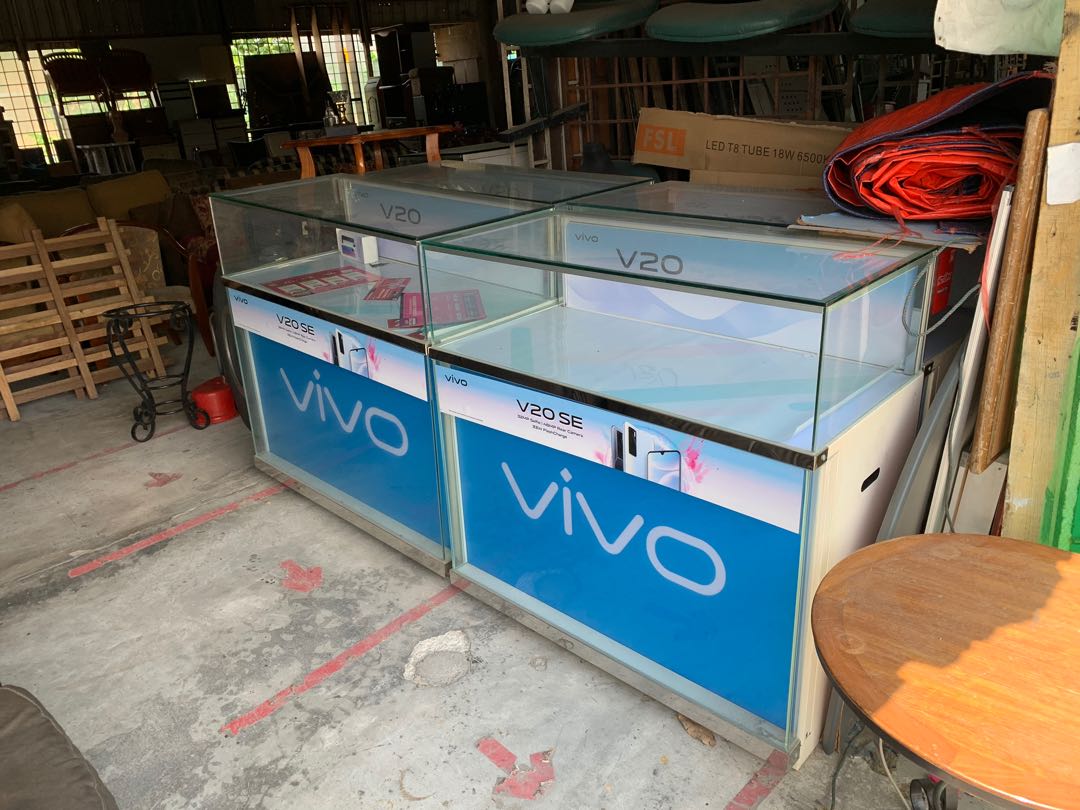Mobile display clearance cabinet